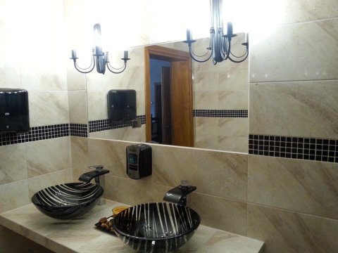 łazienka jadalnia - Ośrodek Wypoczynkowy MIRiOLA-czyste, komfortowe pokoje, domki z łazienkami