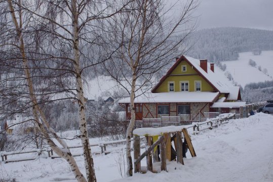 widok zimowy na domek - Domek Górski Strumień | Pokoje w doskonałej lokalizacji