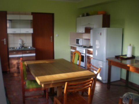 kuchnia z wyposażeniem - Dom nad jeziorem Łaśmiady | pokoje 3-osobowe 