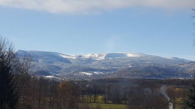widok od strony domu - SARNA KARKONOSZE
