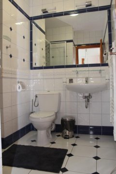Łazienka z prysznicem - Apartament  z widokiem na Morze