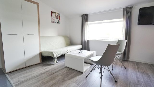 Apartamenty na Pięterku | Dom z widokiem na Jezioro Jamno
