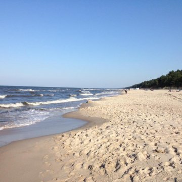 Szeroka piaszczysta plaża - Pokoje KAMA