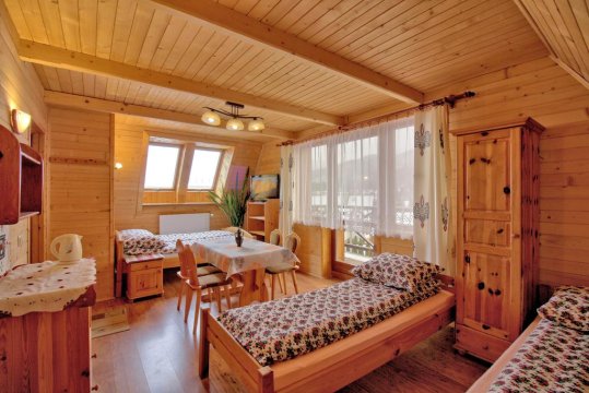 "GIEWONT' 2-4 os. - Pokoje z łazienkami z widokiem na Tatry. Ładnie-Czysto-Wygodnie.