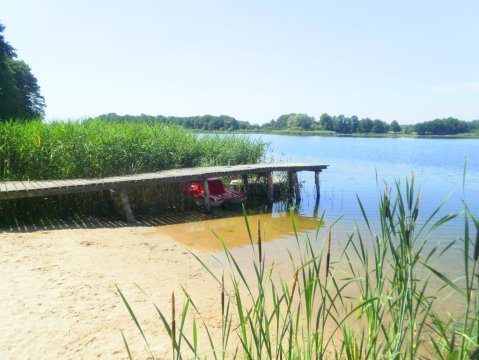 Domek nad jeziorem własna plaża, pomost