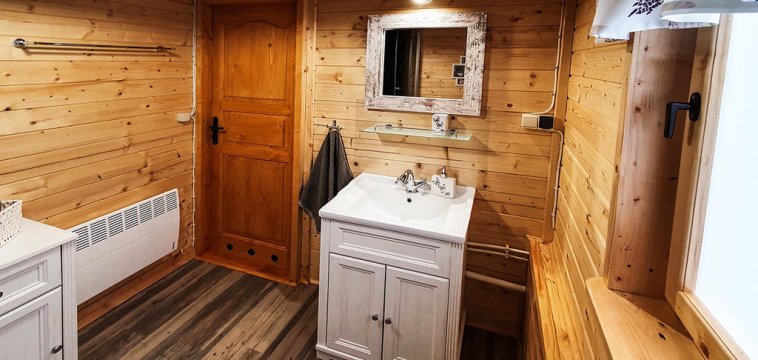 Lawendowy Taras, Drewniany domek na wsi w Górach Kaczawskich, Karkonosze