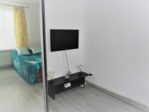 tv i szafa w pierwszym pokoju - Mieszkanie dla 4 osób | U Moniki