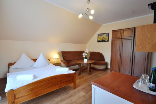 Pok.nr.1 pokój z dużą łazienką i balkonem od 2-4 os. - Domek z ogrodem z widokiem na góry-apartamenty z aneksami oraz pokoje z łazienką