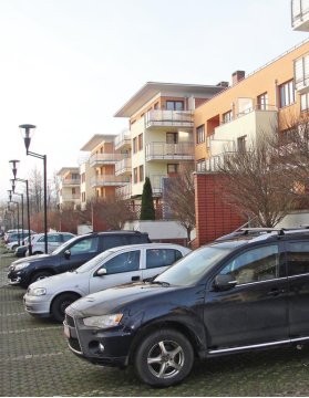 Budynek i parking - Zielone Tarasy | Komfortowy 2-pokojowy apartament z ogródkiem