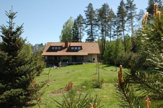 Dom Ostoja Spychowo. Przestrzeń, piękno, natura z dostępem do jeziora