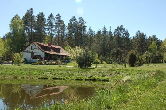Dom Ostoja Spychowo z basenem  Przestrzeń, piękno, natura z dostępem do jeziora