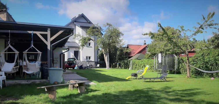 zagospodarowany ogród - Przy przystani i jeziorze.Apartament i pokoje z łazienkami_jacuzzi_ognisko_nurki