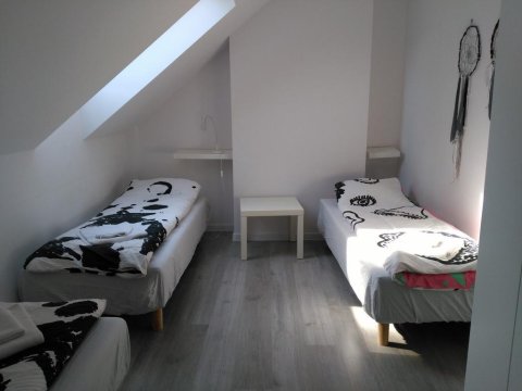 Przestronny apartament - Przy przystani i jeziorze.Apartament i pokoje z łazienkami_jacuzzi_ognisko_nurki