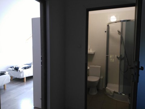 Przestronny apartament - Przy przystani i jeziorze.Apartament i pokoje z łazienkami_jacuzzi_ognisko_nurki