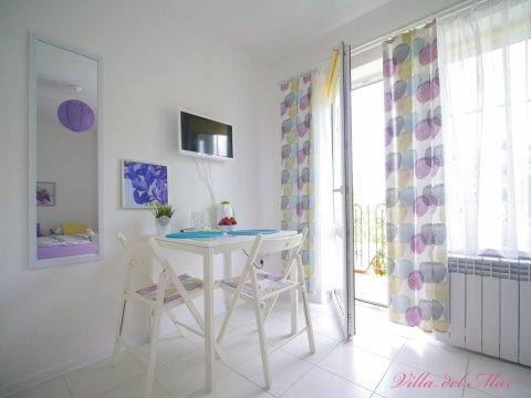 Pokój nr 7, piętro - Villa del Mar. Pokoje w willi z zielonym ogrodem, grillem i placem zabaw