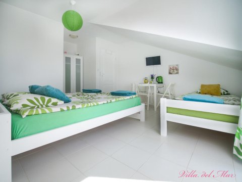 Pokój nr 9, 2 piętro - Villa del Mar. Pokoje w willi z zielonym ogrodem, grillem i placem zabaw