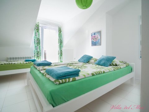 Pokój nr 9, 2 piętro - Villa del Mar. Pokoje w willi z zielonym ogrodem, grillem i placem zabaw