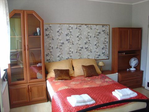 Pokój nr 3. - 2 os. z balkonem - Kwatery Olech Łeba | pokoje z łazienkamii | grill, altanka | rejsy wycieczkowe