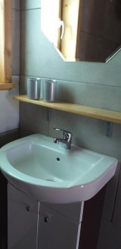Umywalka z lustrem  -  Domki MakSyl - idealne dla rodzin, blisko morza
