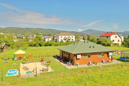 Plażowy apartament z widokiem na góry idealny do wypoczynku w spokojnej okolicy