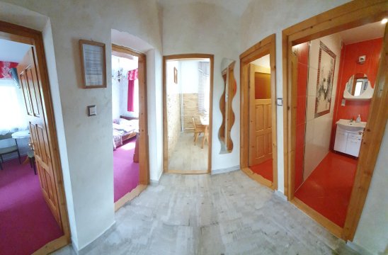 Willa JÓZEFINA komfortowe pokoje i studia rodzinne z łazienkami aneksami balkony