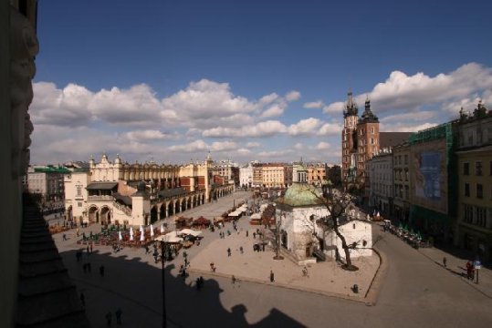 Widok z naszych okien na Rynek Główny i Kościół Mariacki - Cracow Hostel