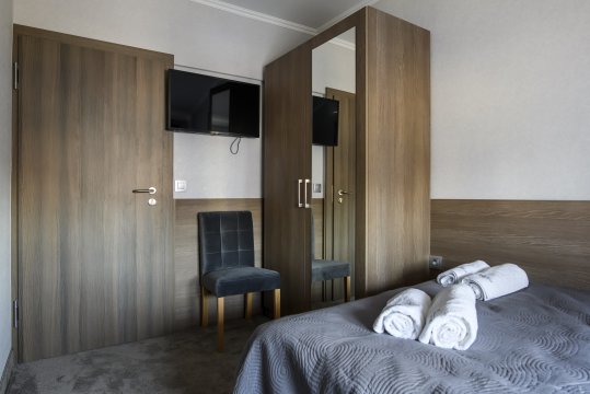 Komfortowe, klimatyzowane pokoje ze śniadaniami w uzdrowisku