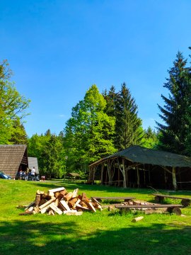 Leśny Dwór | Rudawski Park Krajobrazowy | Drewniane Chaty | W sercu lasu 