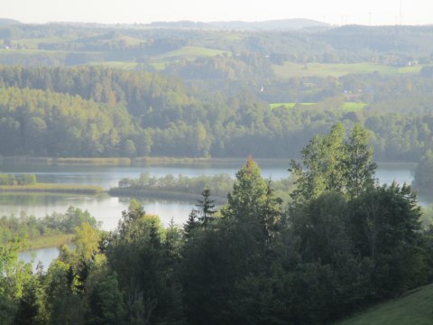  DWOREK  TELIMENA w otoczeniu jezior i gór  na 0,5 ha w lesie