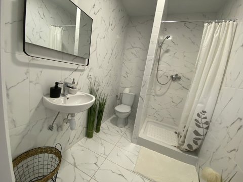 Apartament "Szary " -5 osobowy -łazienka z w-c - Noclegi w klimatycznej kamienicy w centrum miasta