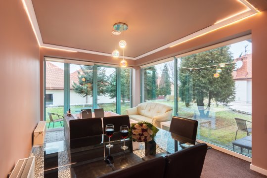 De Luxe Apartment & JACUZZI