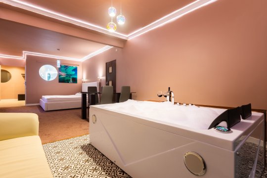 De Luxe Apartment & JACUZZI