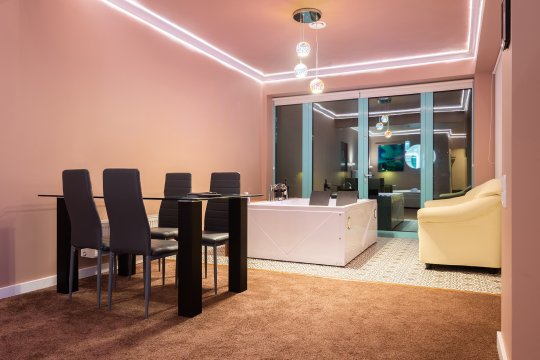 De Luxe Apartment & JACUZZI