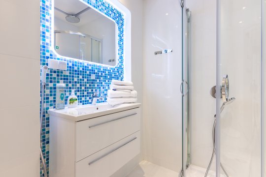 De Luxe Apartment & JACUZZI