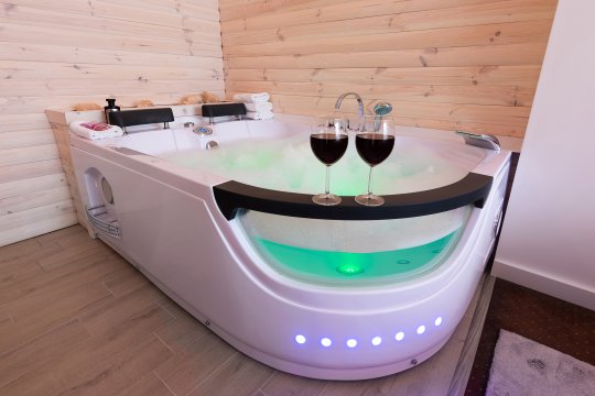 De Luxe Apartment & JACUZZI