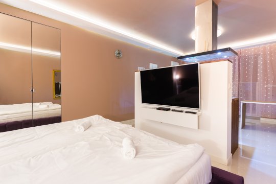 De Luxe Apartment & JACUZZI