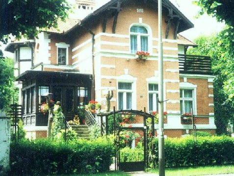 Dom od strony ulicy - Zabytkowy Dom