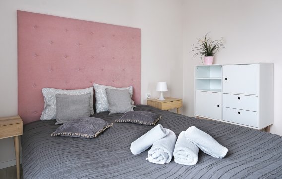 Sypialnia z podwójnym łóżkiem - Słoneczne Tarasy II - Apartments