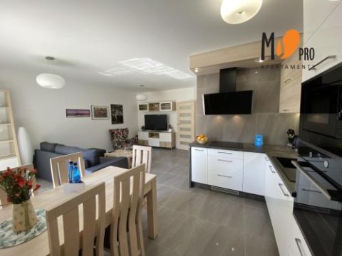 Salon z aneksem kuchennym i jadalni - MS Pro Apartamenty Ustronie Morskie