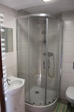 Apartamenty z widokiem na jezioro i tamę