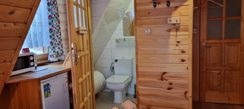 Lazienka w pokoju 3-osobowym - Góralski domek w centrum Zakopanego Wypożyczalnia Nart