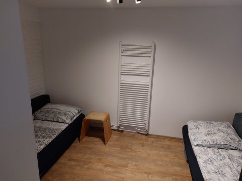 Niezależny dom kwatery noclegi pracownicze plac na sprzęt parking