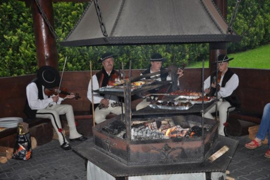 grill przy akompaniamencie kapeli góralskiej - Pensjonat Świstak