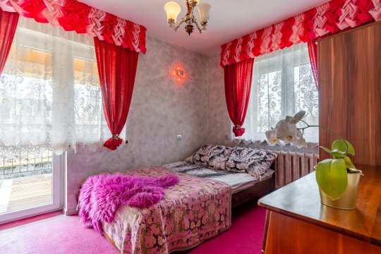 Willa JÓZEFINA komfortowe pokoje i studia rodzinne z łazienkami aneksami balkony