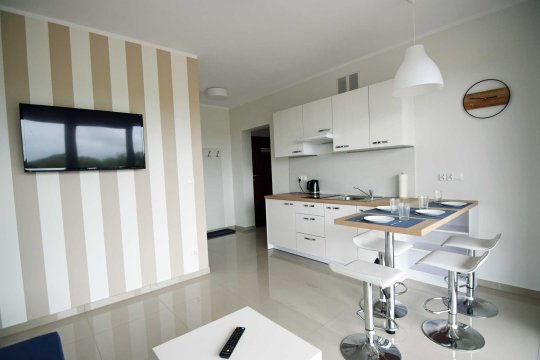 Komfortowy 2  pokojowy  apartament z kuchnią i łazienką blisko plaży na parterze