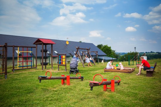 Hotel przyjazny dzieciom ze stajnią i kucykami, blisko Krakowa
