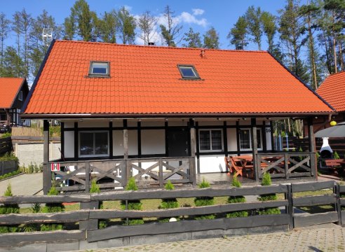Domek nr 2 - Domek na Kaszubach z kominkiem nad jeziorem dla 8os. 