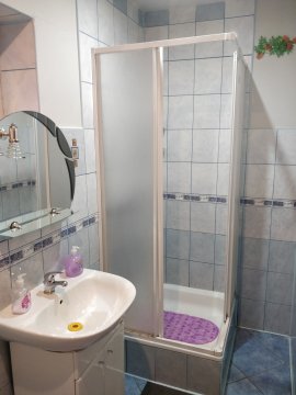 Apartamenty nad stawami w malowniczej górskiej wiosce