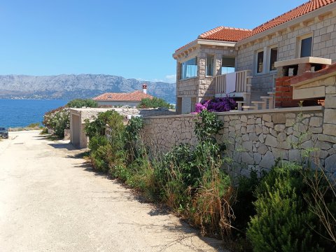 Large apartment near the sea