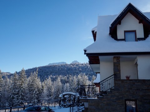 Apartamenty z widokiem na góry, blisko popularnych szlaków turystycznych.